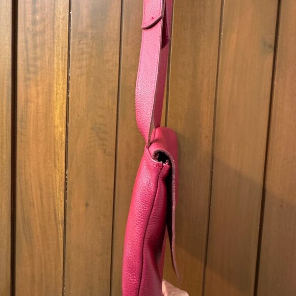 M0851 Red Crossbody leather flat bag - Picture 2 of 2